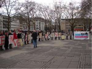 © Redaktion Kein Veedel für Rassismus, 24.01.2014 Aktion auf der Kölner Neumarkt.