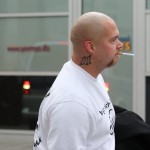 © Redaktion Kein Veedel für Rassismus: Teilnehmer mit „88“-Tattoo (88 steht für „Heil Hitler“)