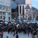 © Redaktion Kein Veedel für Rassismus - Fotoinfo: Syrische Flüchtlinge sagen Nein zu den Übergriffen von Köln!